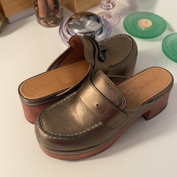 Beautiful and stylish coach clogs size 9😘🤗🥰👏❤️ - Picture 3 of 7